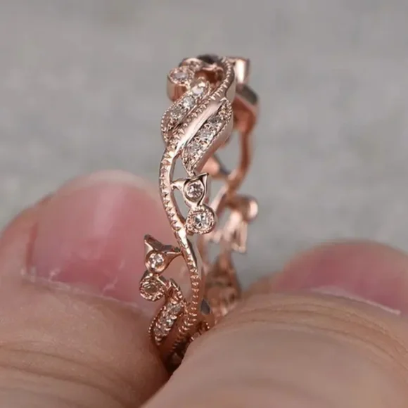 Women's flower ring rose gold plated w/ rhinestone size 6 to 9 - Picture 2 of 5